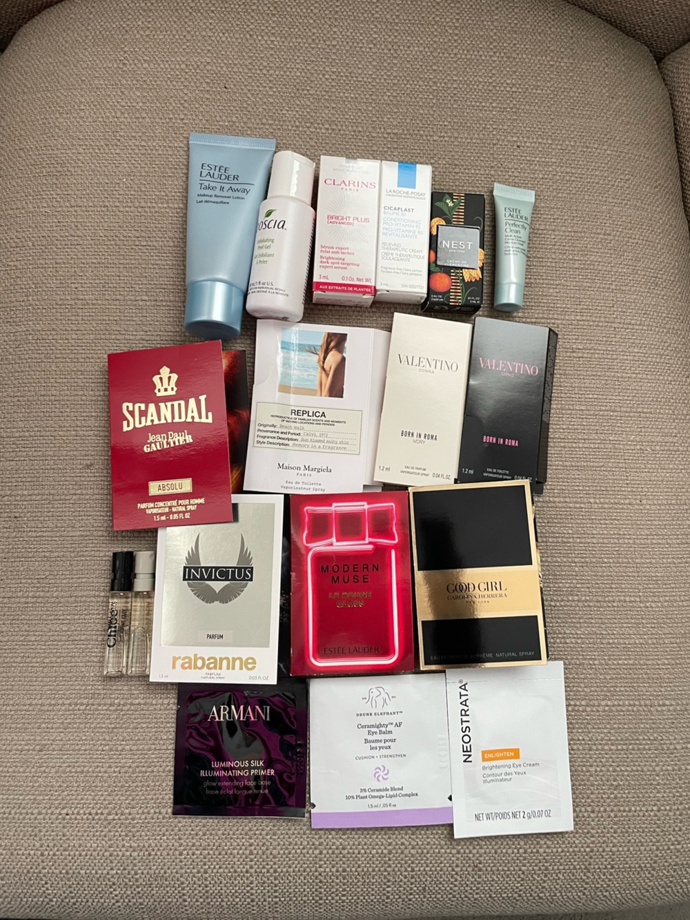19 Assorted Beauty & Fragrance Sample Lot - Multiple Brands